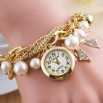 luxury and Stylish Pearl Bracelet Watch for Women (ZV:2886)
