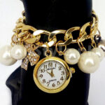 luxury and Stylish Pearl Bracelet Watch for Women (ZV:2886)