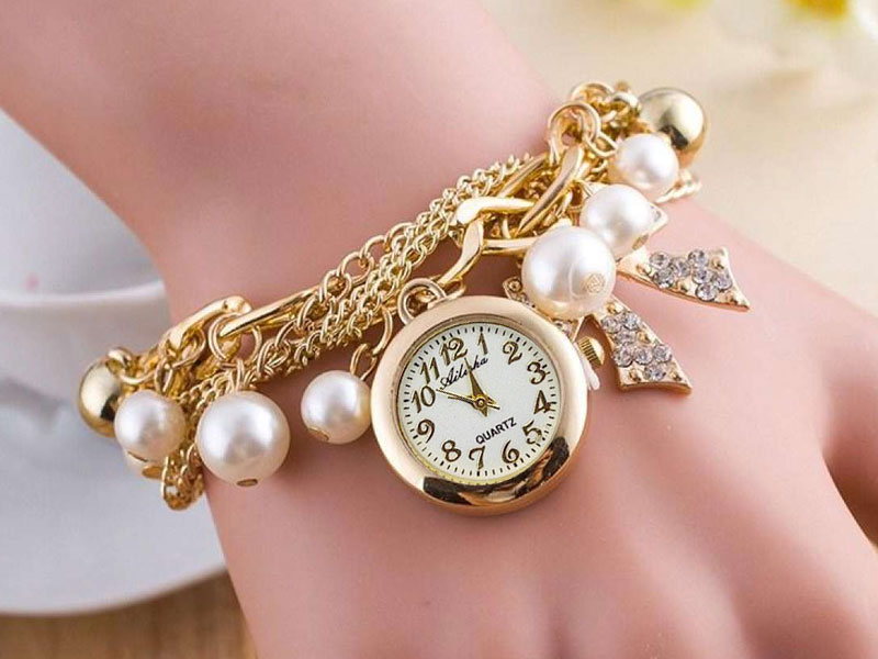 luxury and Stylish Pearl Bracelet Watch for Women (ZV:2886)